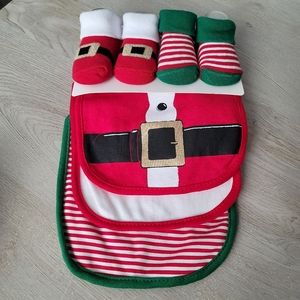 NWT Little Treasure Unisex 5 PCS Sets Of Bibs & Socks Baby Size 0-9M